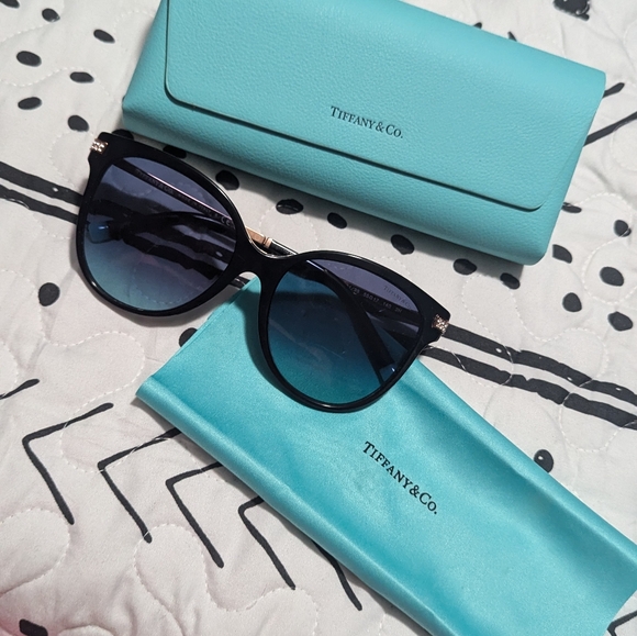 Tiffany & Co. SUNGLASSES - Picture 5 of 6